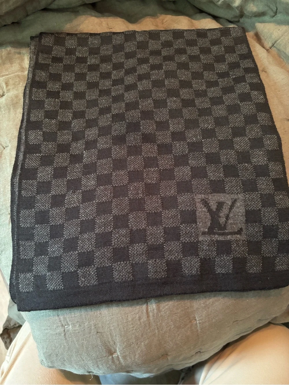Authentic Louis Vuitton Petit Damier Wool Scarf (Graphite)